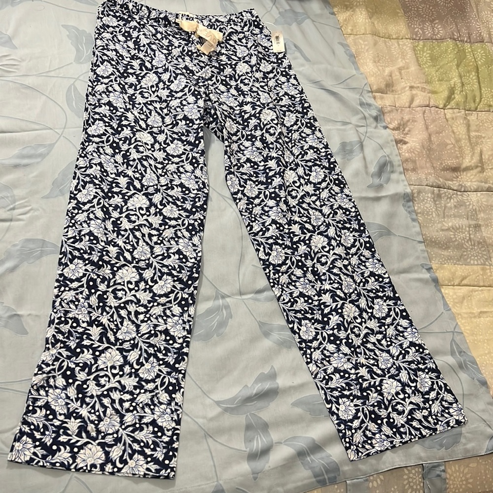 Blue and white print airy pants